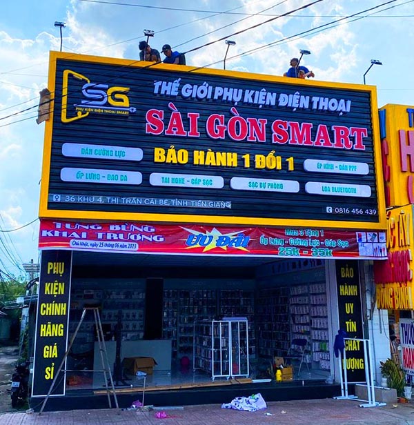 Thiết kế bảng hiệu cửa h&agrave;ng phụ kiện điện thoại hiện đại, chuy&ecirc;n nghiệp