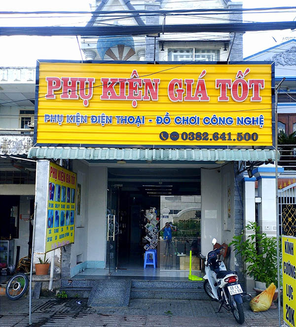 Mẫu bảng hiệu phụ kiện điện thoại gi&aacute; tốt