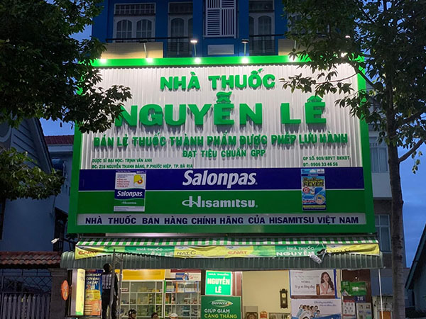 Thi c&ocirc;ng v&agrave; lắp đặt bảng hiệu t&ocirc;n s&oacute;ng cho cửa h&agrave;ng thuốc t&acirc;y