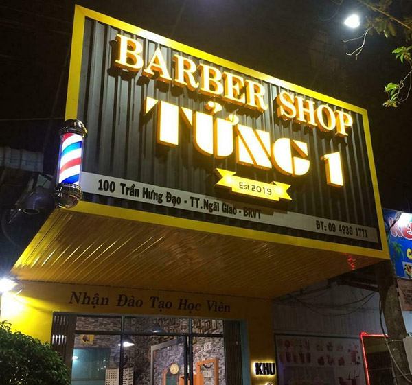 Mẫu bảng hiệu t&ocirc;n s&oacute;ng tiệm barber shop