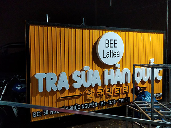 Mấu bảng hiệu t&ocirc;n song đẹp cho qu&aacute;n tr&agrave; sữa