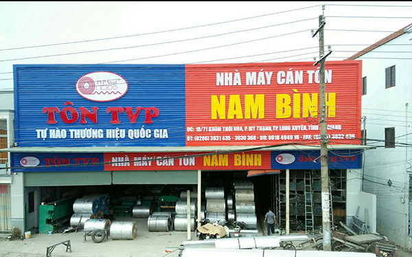 Mẫu bảng hiệu bằng t&ocirc;n s&oacute;ng cho nh&agrave; m&aacute;y t&ocirc;n