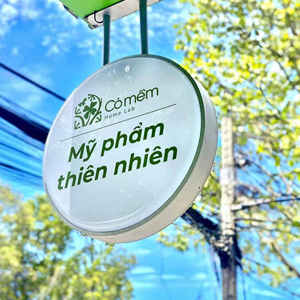 Thiết kế bảng hiệu treo tường đẹp, chuy&ecirc;n nghiệp