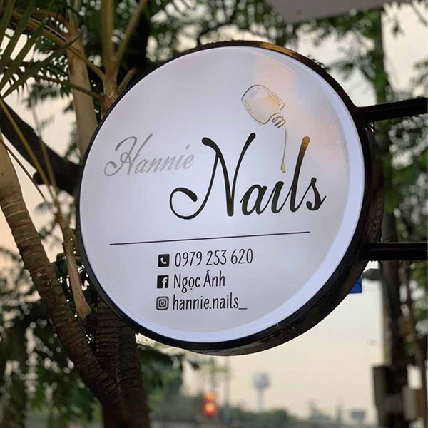 Mẫu bảng hiệu treo tường cho tiệm Nails