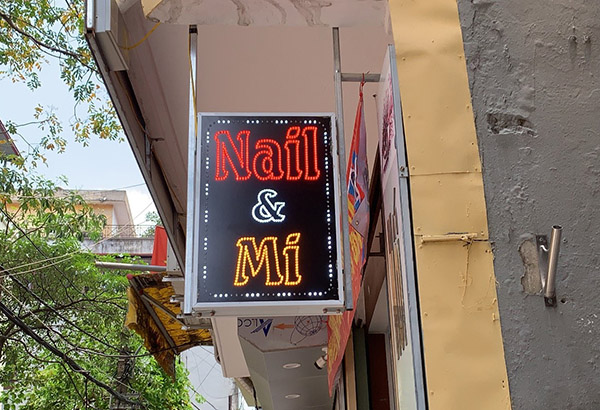 Mẫu bảng hiệu treo trường LED ruồi