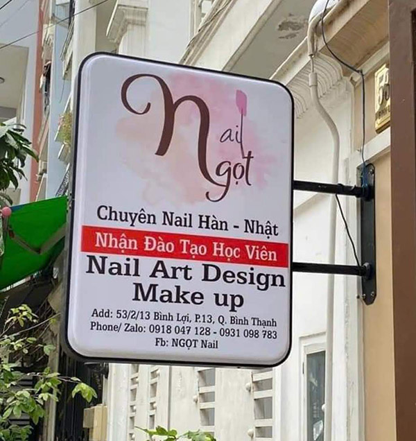 Mẫu biển treo tường h&uacute;t nổi Mica