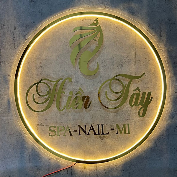 Mẫu bảng hiệu treo trường mặt Mica trong chữ nổi đ&egrave;n LED