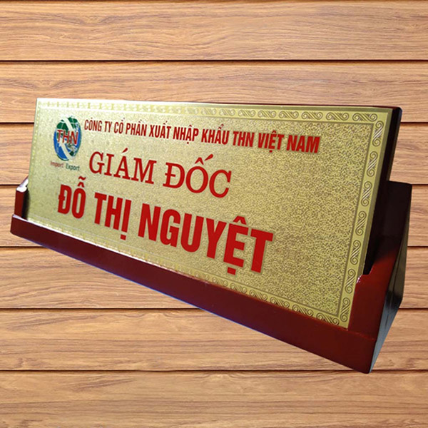 Biển chức danh, bảng t&ecirc;n để b&agrave;n bằng Gỗ Đồng
