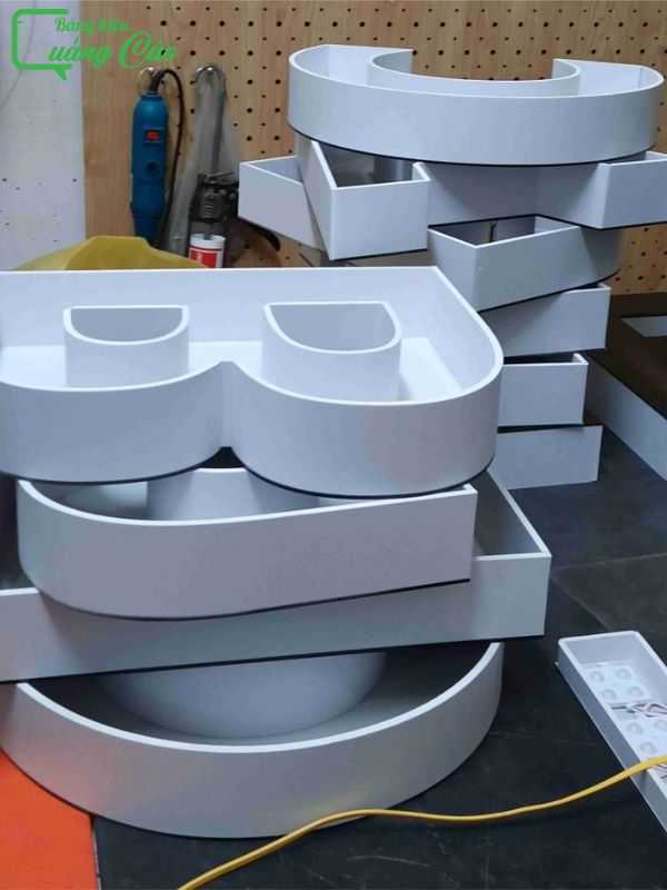 Gia c&ocirc;ng chữ nổi Mica chất lượng cao