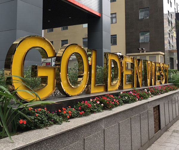 Gia c&ocirc;ng bộ chữ Mica viền Inox k&iacute;ch thước lớn cho nh&agrave; h&agrave;ng, kh&aacute;ch sạn