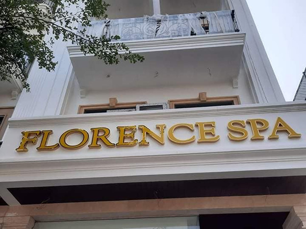 L&agrave;m bộ chữ nổi Mica vi&ecirc;n Inox cho Thẩm mỹ viện spa