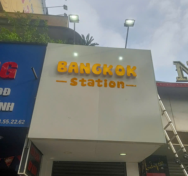 L&agrave;m bảng hiệu chữ nổi Mica gi&aacute; rẻ TPHCM