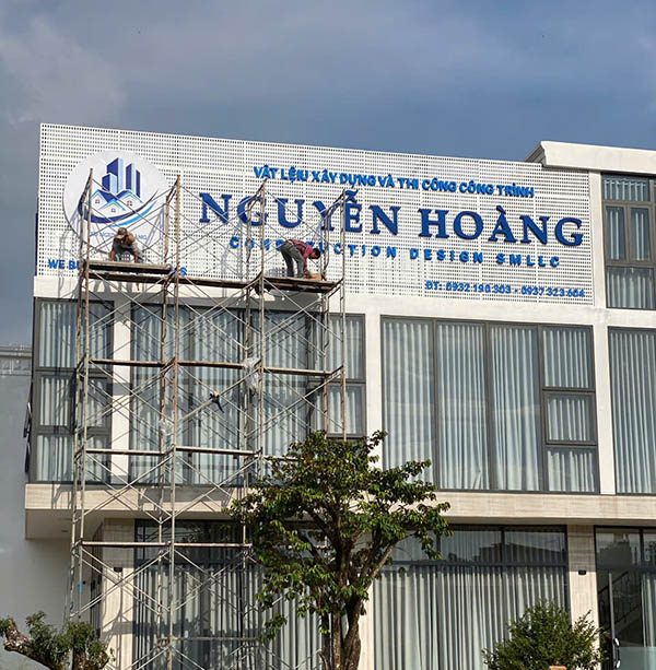 L&agrave;m bảng hiệu chữ nổi Mica trọn g&oacute;i tại TPHCM