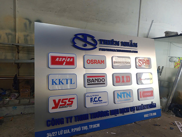 Thi c&ocirc;ng bảng hiệu chữ nổi tại TPHCM