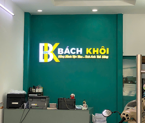 Thi c&ocirc;ng chữ nổi đ&egrave;n LED tại vị tr&iacute; lễ t&acirc;n