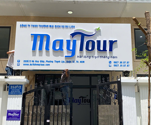 Thi c&ocirc;ng bảng hiệu chữ nổi Fomex đẹp