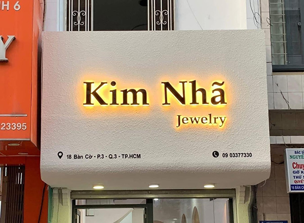 Dịch vụ l&agrave;m bảng hiệu gi&aacute; rẻ quận 3