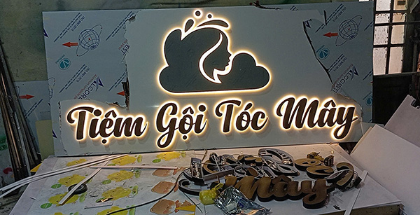 Sửa chữa bảng hiệu quảng c&aacute;o bị bong tr&oacute;c, rơi chữ