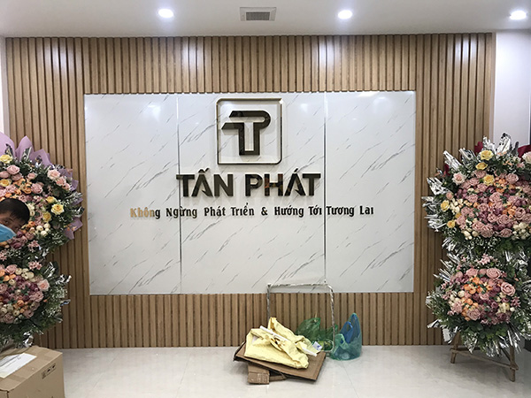 L&agrave;m v&aacute;ch logo c&ocirc;ng ty tại quầy tiếp kh&aacute;ch