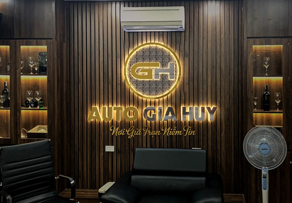 L&agrave;m v&aacute;ch logo c&ocirc;ng ty chữ nổi Inox đ&egrave;n LED hắt s&aacute;ng ch&acirc;n sang trọng