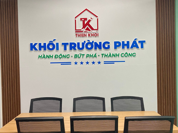 Mẫu backdrop c&ocirc;ng ty trong ph&ograve;ng l&agrave;m việc