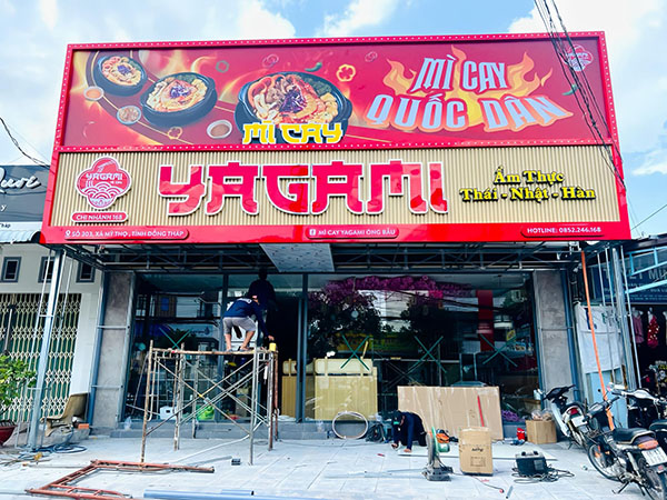 Mẫu bảng hiệu m&igrave; cay H&agrave;n Quốc đẹp, sang trọng