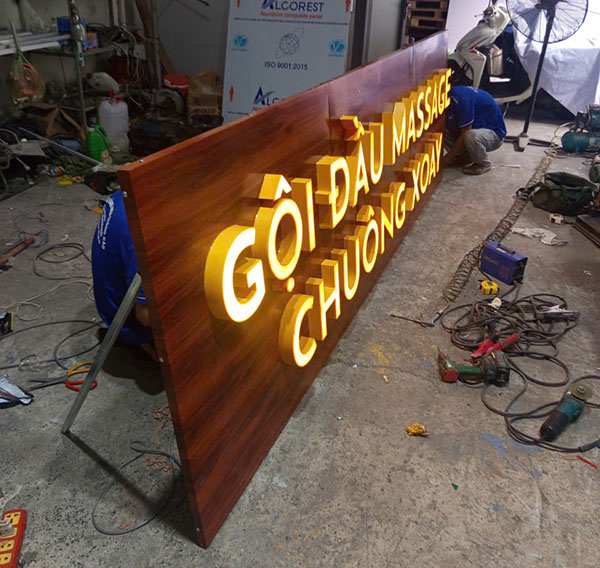 L&agrave;m bộ chữ nổi Mica đ&egrave;n LED cho tiệm Spa