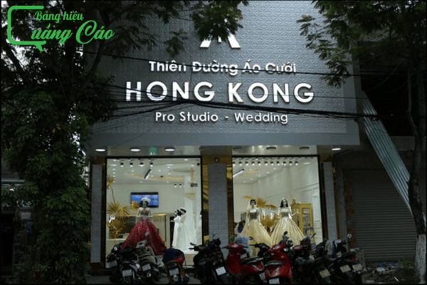 Bảng hiệu áo cưới phong cách châu Âu