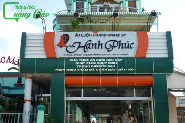 Bảng hiệu áo cưới phong cách đơn gian Hạnh Phúc