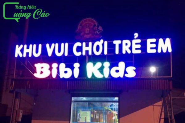 Bảng hiệu đồ chơi trẻ em hộp đèn mica Bibi Kid