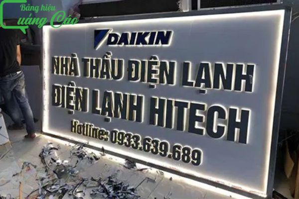 Bảng hiệu điện lạnh hộp đèn Hitech