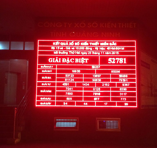 L&agrave;m bảng LED chạy chữ cho cửa h&agrave;ng số xố