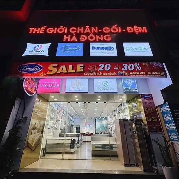 Mẫu biển quảng c&aacute;o chăn ga gối đệm hộp đ&egrave;n trong chữ