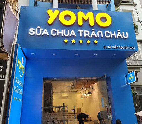 Mẫu bảng hiệu nền xanh chữ v&agrave;ng