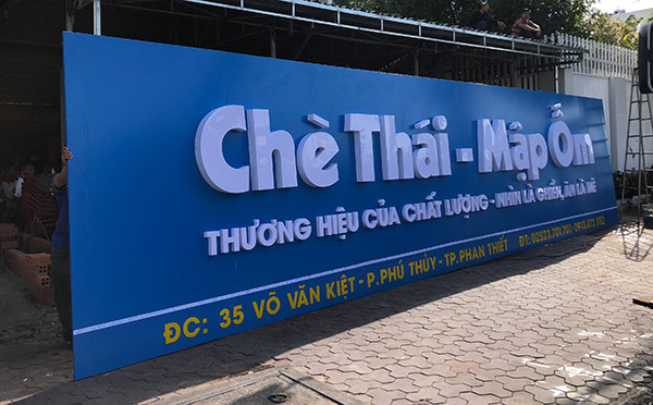 Mẫu biển quảng c&aacute;o m&agrave;u xanh dương