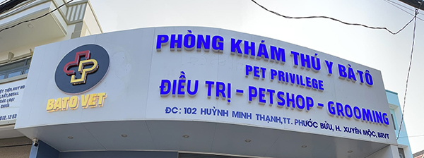 Mẫu biển quảng c&aacute;o ph&ograve;ng kh&aacute;m th&uacute; y B&agrave; T&ocirc;