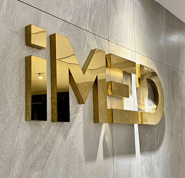 Mẫu chữ nổi bằng đồng 3D nguy&ecirc;n khối