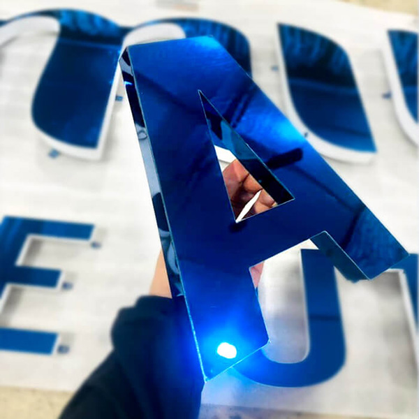 Chữ inox xanh gương b&oacute;ng