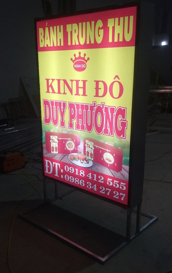 L&agrave;m biển hộp đ&egrave;n bạt Hiflex đứng 2 mặt cho tiềm b&aacute;nh trung thu