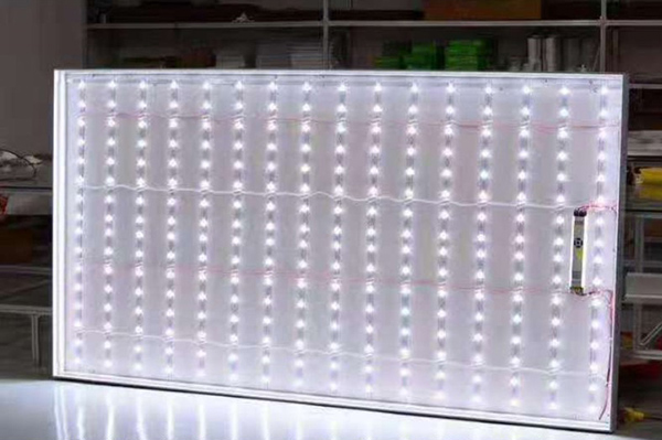 Hệ thống đ&egrave;n LED b&ecirc;n trong hộp đ&egrave;n Hiflex