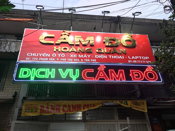 Mẫu bảng LED chạy chữ hai m&agrave;u đỏ v&agrave; xanh