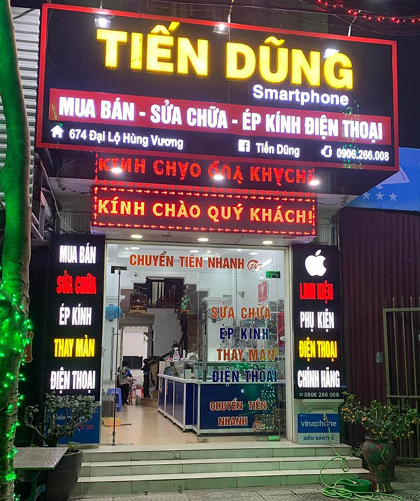 Mẫu hộp đ&egrave;n LED chạy chữ cho cửa h&agrave;ng điện thoại