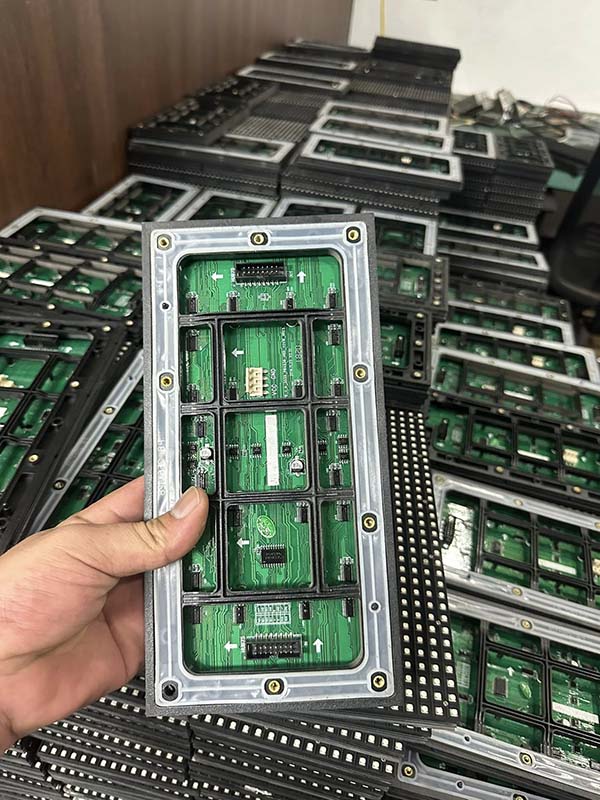 Hệ thống cấu tạo hộp đ&egrave;n LED chạy chữ