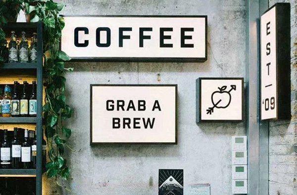 Biển vẫy cafe thiết kế với phong c&aacute;ch s&aacute;ng tạo, độc đ&aacute;o