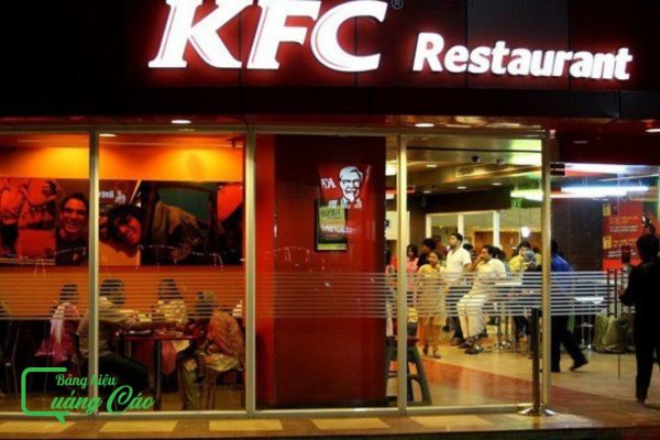 Bảng hiệu gà rán KFC restaurant