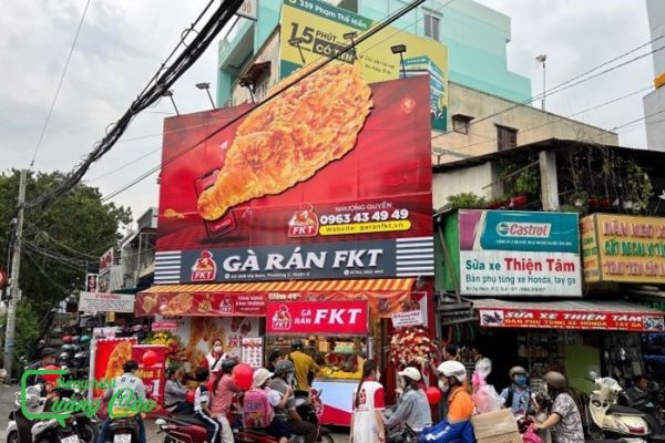 Bảng hiệu gàn rán KFT ấn tượng