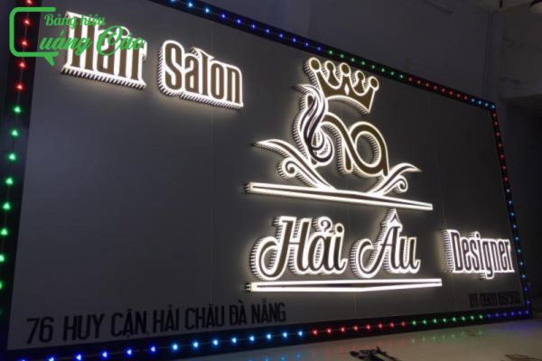 Mẫu bảng hiệu l&agrave;m t&oacute;c nữ đ&egrave;n LED thu h&uacute;t