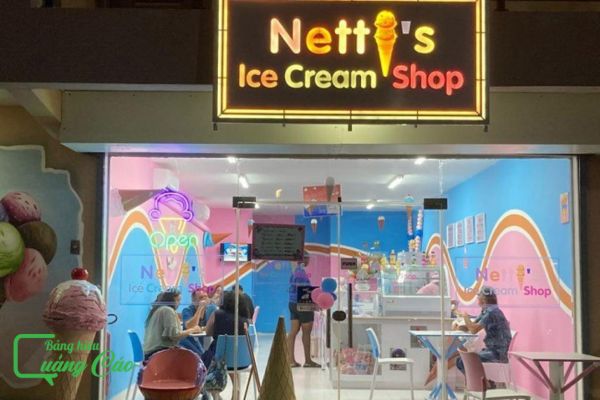 Bảng hiệu kem tươi hộp đèn Netti's
