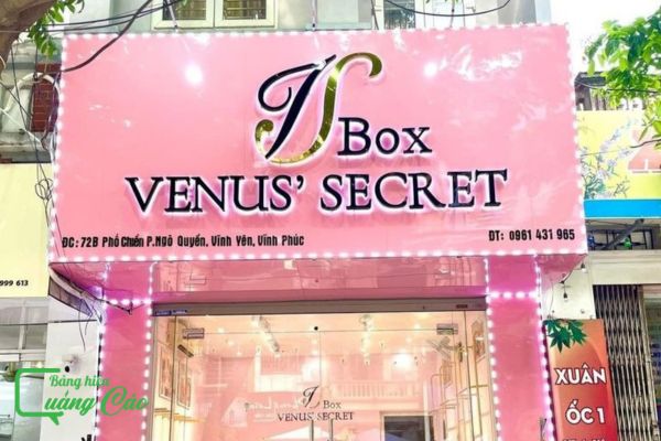 Bảng hiệu màu hồng V'Box