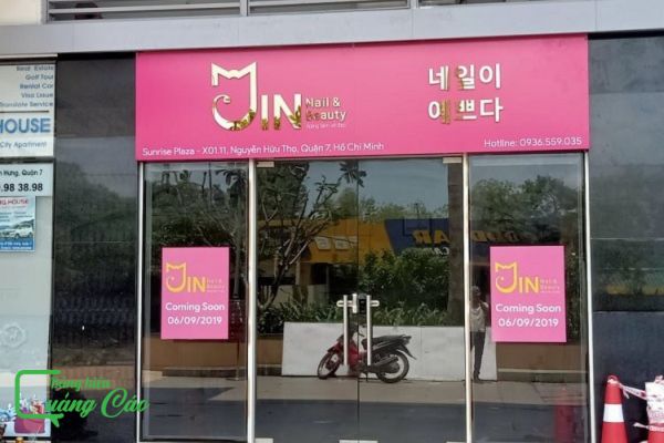 Bảng hiệu màu hồng hộp Jin